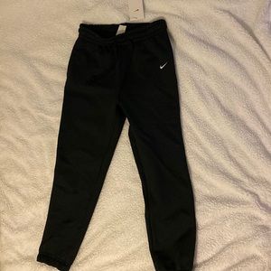 black Nike therma-fit sweat pants. Size XS, never worn.